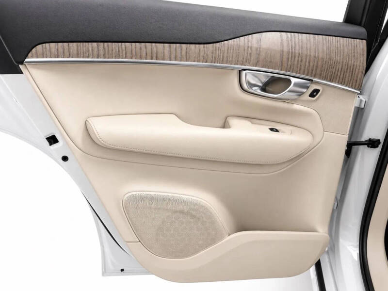 2023 Volvo XC90 B6 Plus Bright Theme 6P
