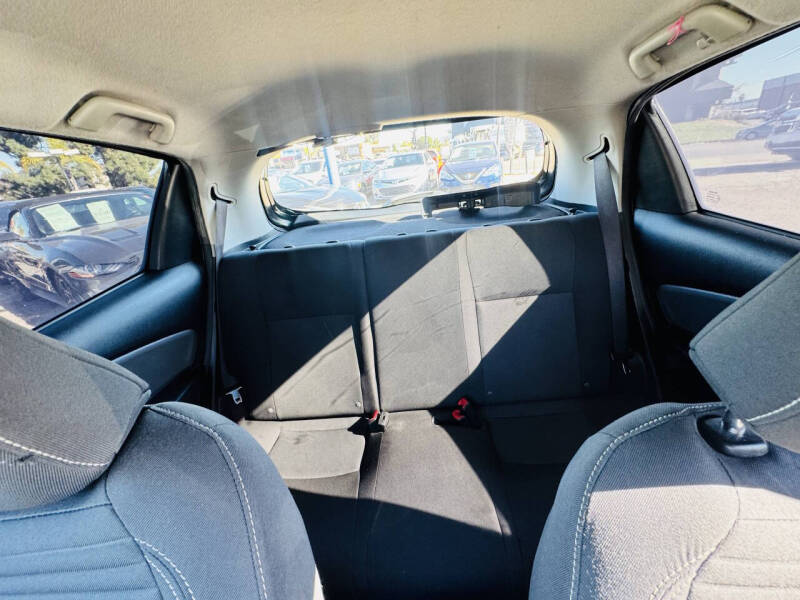 2016 Toyota Yaris 5-Door SE