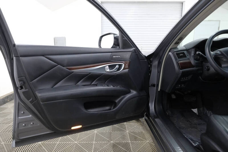 2017 Infiniti Q70 3.7