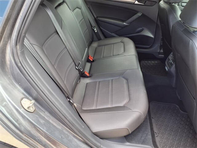 2022 Volkswagen Passat R-Line