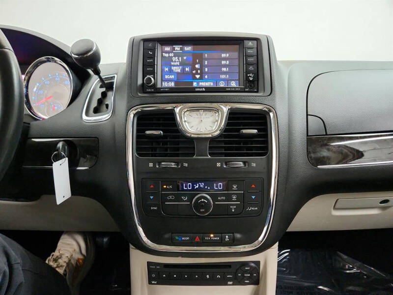 2013 Chrysler Town and Country Touring-L