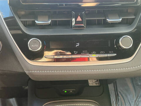 2024 Toyota Corolla Hatchback SE