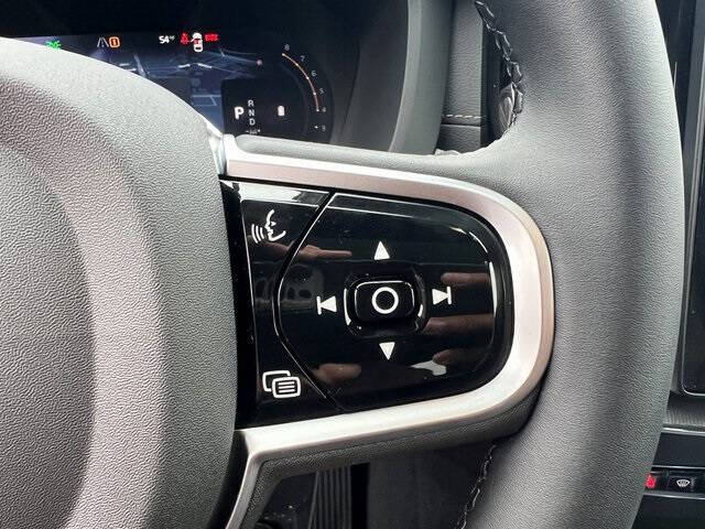 2026 Volvo XC60 B5 Ultra Black Edition