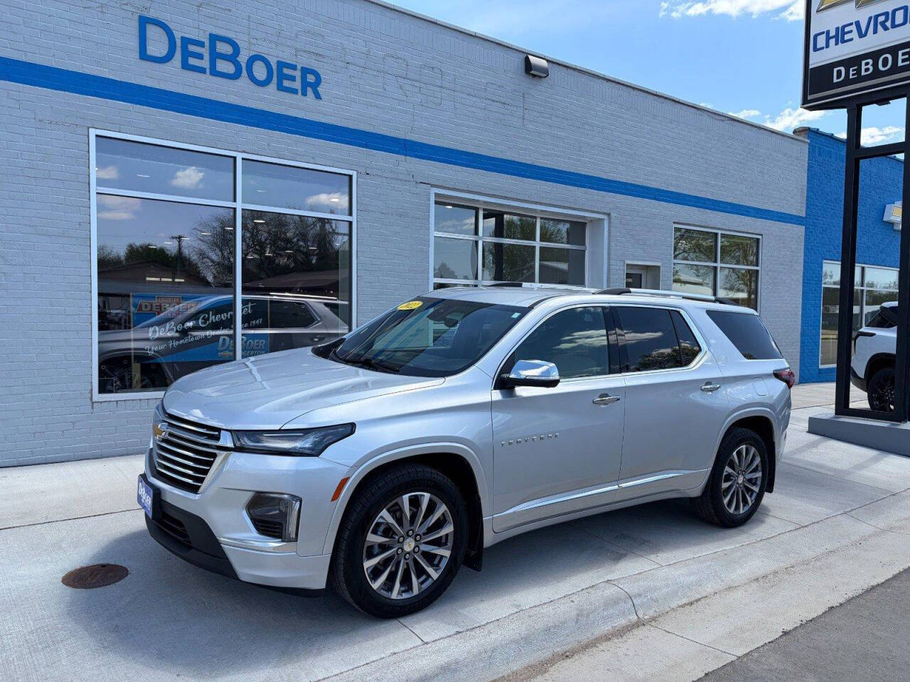 Silver 2022 Chevrolet Traverse Premier 4x4 Premier 4dr SUV 1