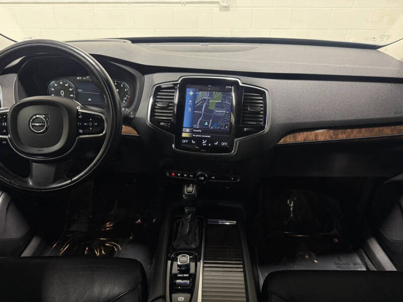 2016 Volvo XC90 T6 Momentum