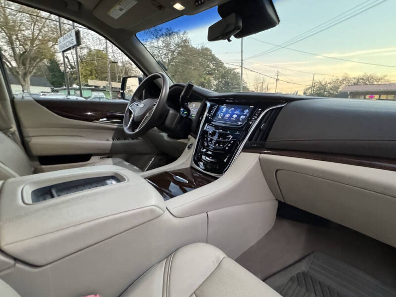 2017 Cadillac Escalade Luxury