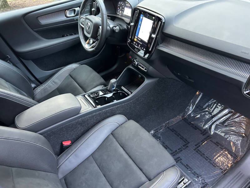 2021 Volvo XC40 R-Design - Photo 28