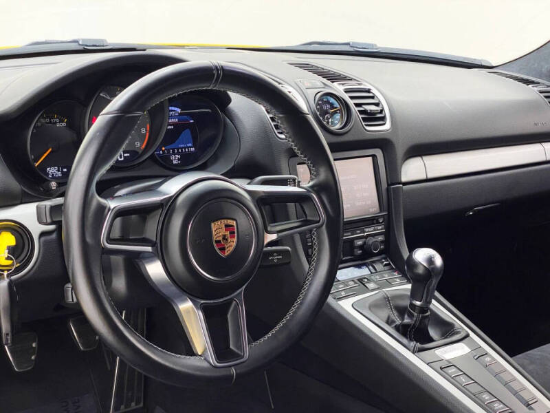 2016 Porsche Cayman GT4