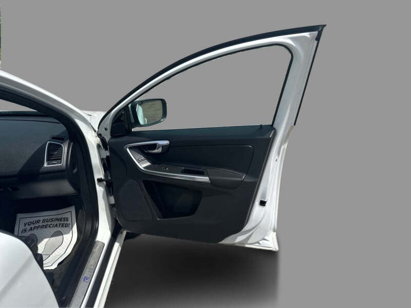 2017 Volvo XC60 T6 R-Design