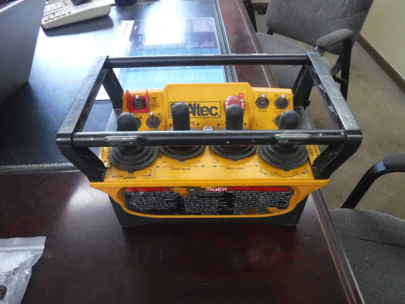 2015 Altec DB37 Aerial Lift Basket Digger Derrick and trailer