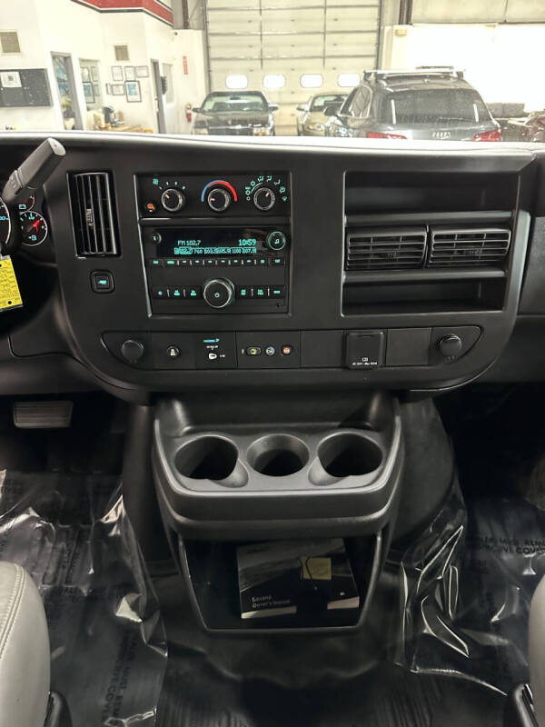 2023 GMC Savana 2500