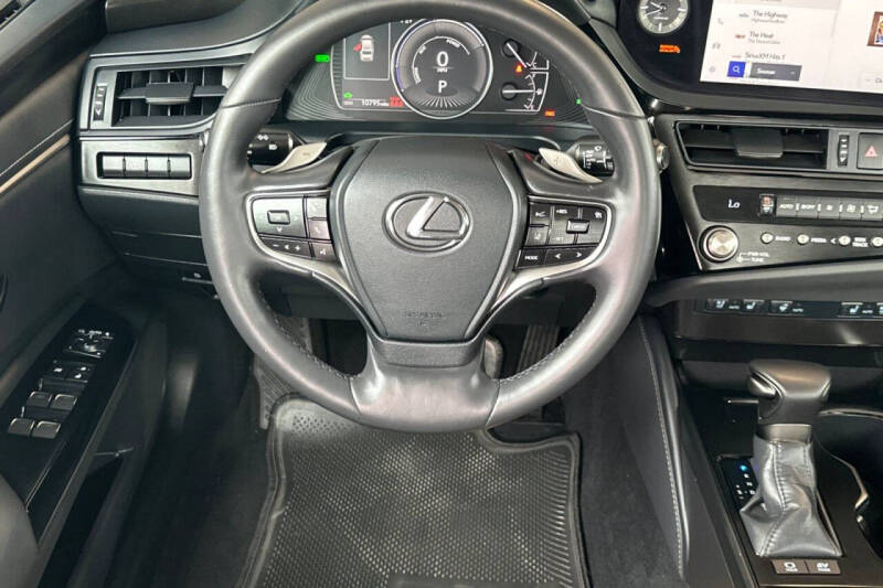 2025 Lexus ES 300h