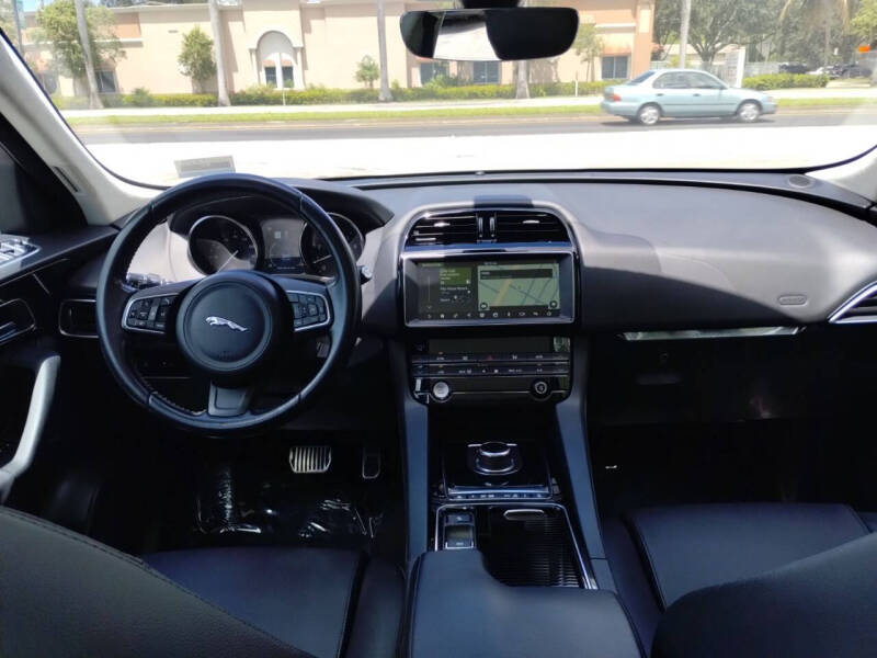2019 Jaguar F-PACE 25t Premium