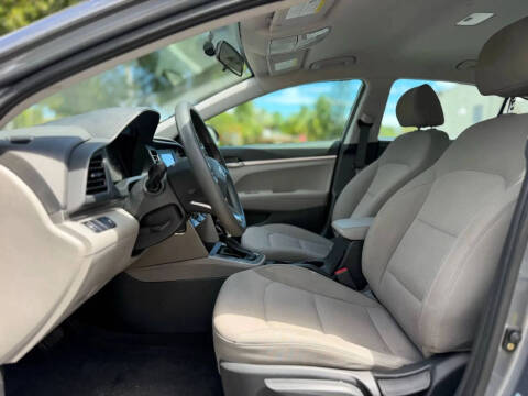 2019 Hyundai Elantra SE