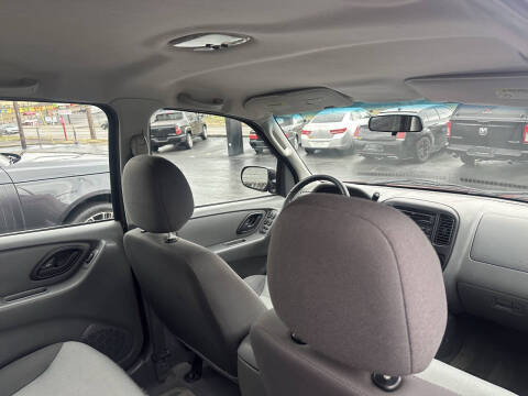 2003 Ford Escape XLS Popular