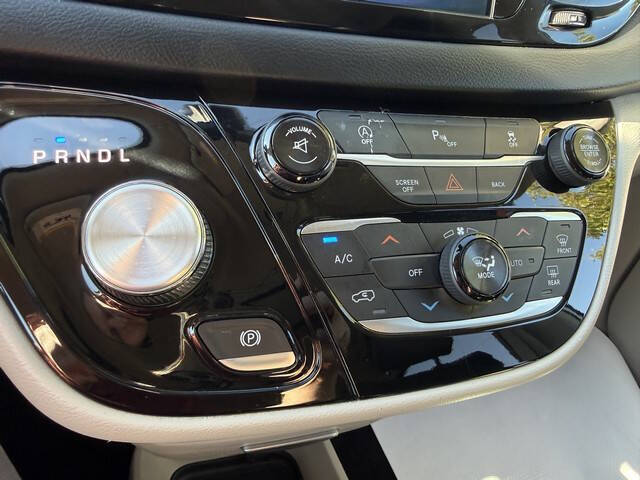 2017 Chrysler Pacifica Touring-L