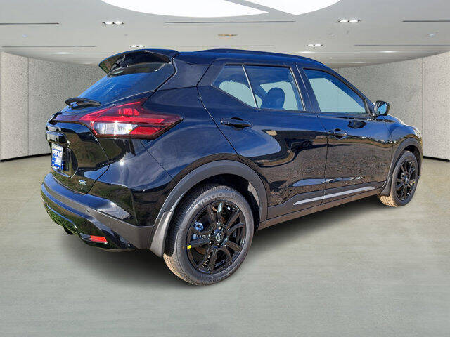 2024 Nissan Kicks SR