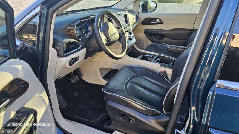 2023 Chrysler Pacifica Plug-In Hybrid Limited