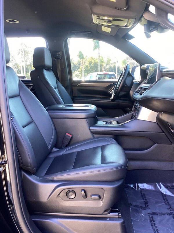 2023 Chevrolet Suburban LT