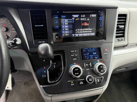 2015 Toyota Sienna LE 7-Passenger