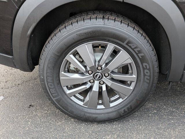 2024 Nissan Pathfinder SV