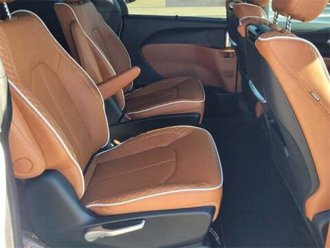 2024 Chrysler Pacifica Plug-In Hybrid Pinnacle