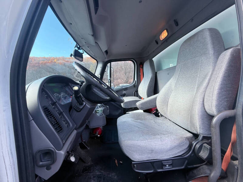 2018 Freightliner M2 106
