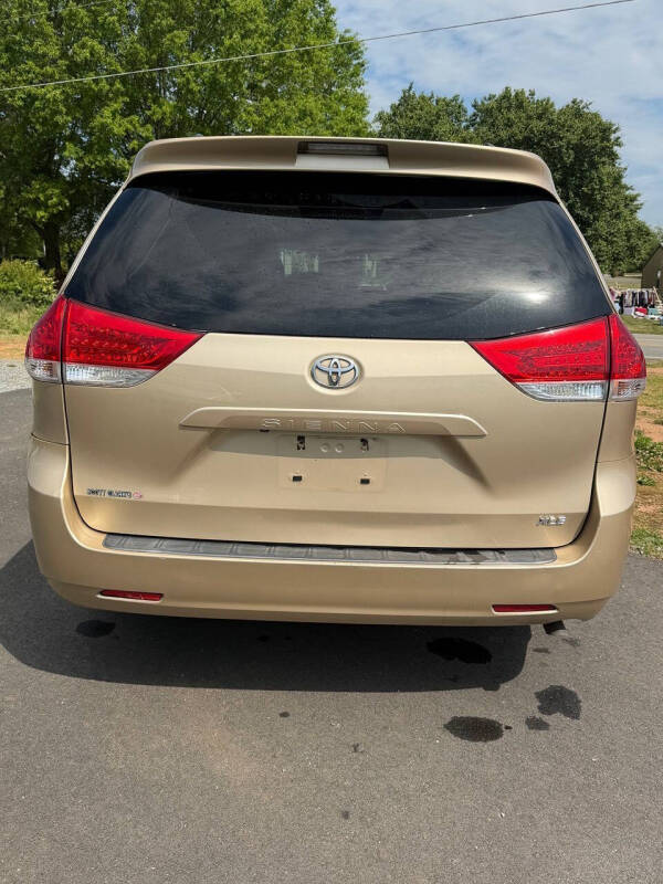 2011 Toyota Sienna XLE 8-Passenger