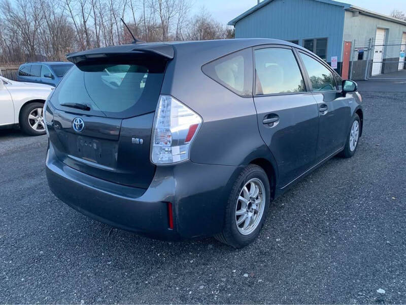 2013 Toyota Prius v Three