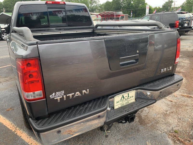 2005 Nissan Titan LE