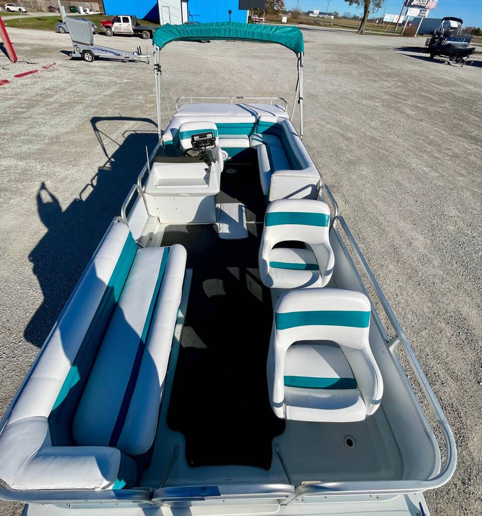 1994 Hurricane Fun Deck 206 for sale at Truman Lake Marine in Warsaw, MO