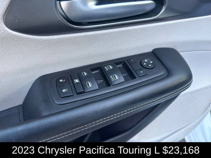 2023 Chrysler Pacifica Touring L