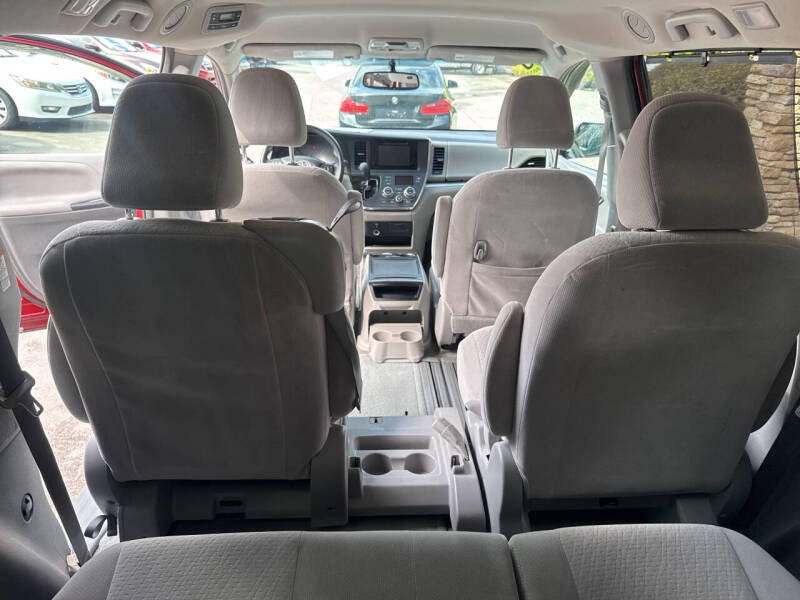 2015 Toyota Sienna LE 7-Passenger Auto Access Seat