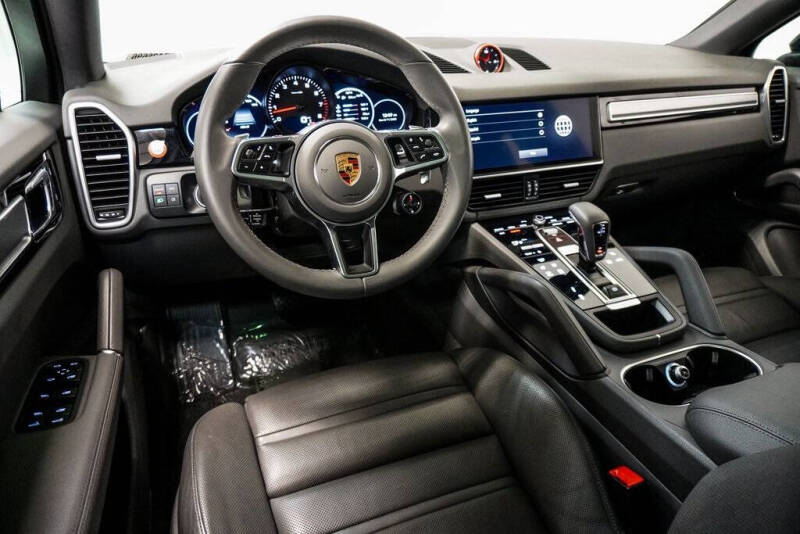 2023 Porsche Cayenne Coupe Platinum Edition