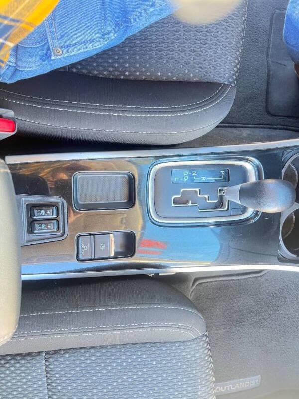 2019 Mitsubishi Outlander ES