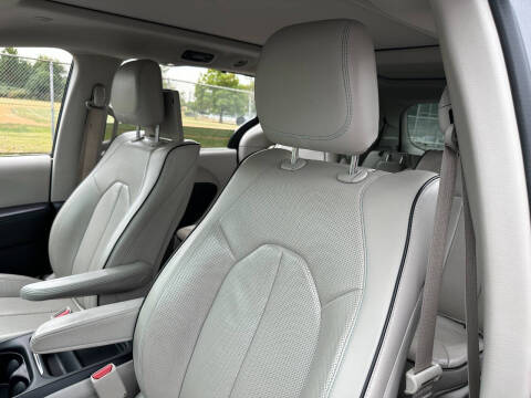 2017 Chrysler Pacifica Hybrid Platinum