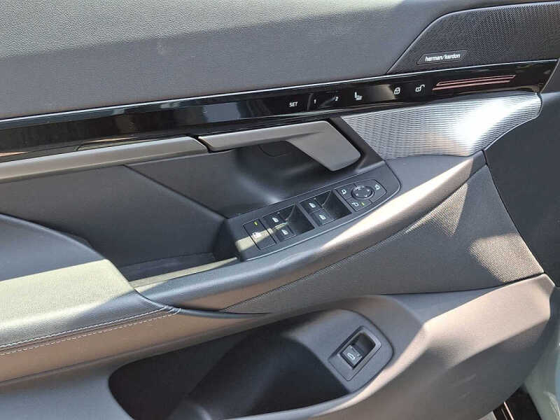 2025 BMW 5 Series 530i xDrive