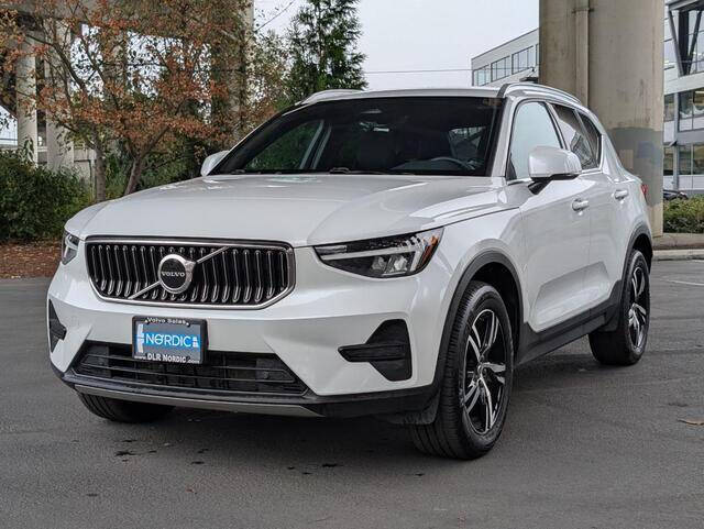 2025 Volvo XC40 B5 Core Bright Theme