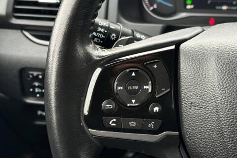 2022 Honda Pilot Touring w/Rear Captain's Chairs