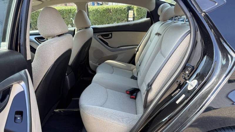 2014 Hyundai Elantra SE