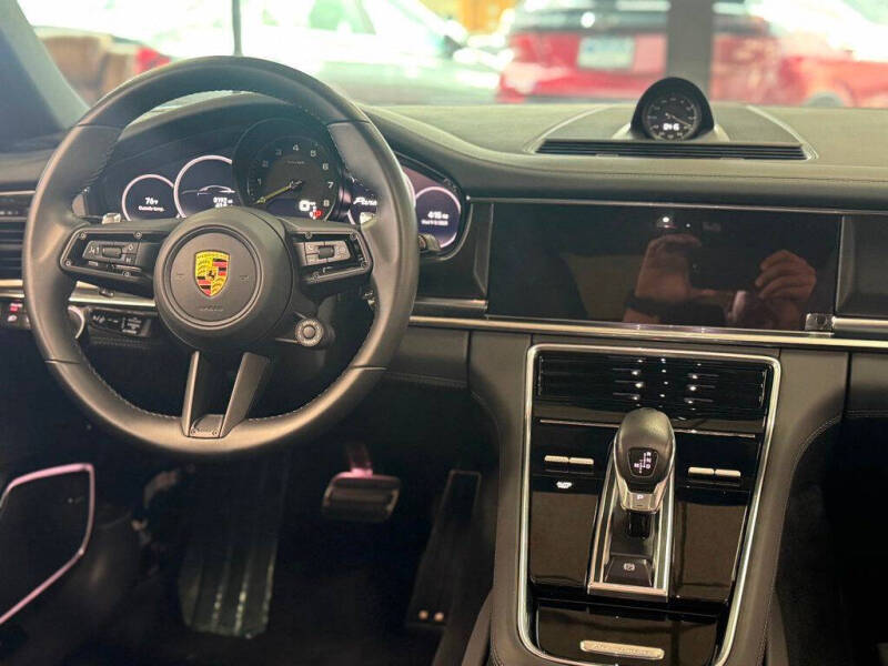 2023 Porsche Panamera 4 E-Hybrid Platinum Edition