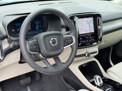 2024 Volvo XC40 B5 Plus Bright Theme