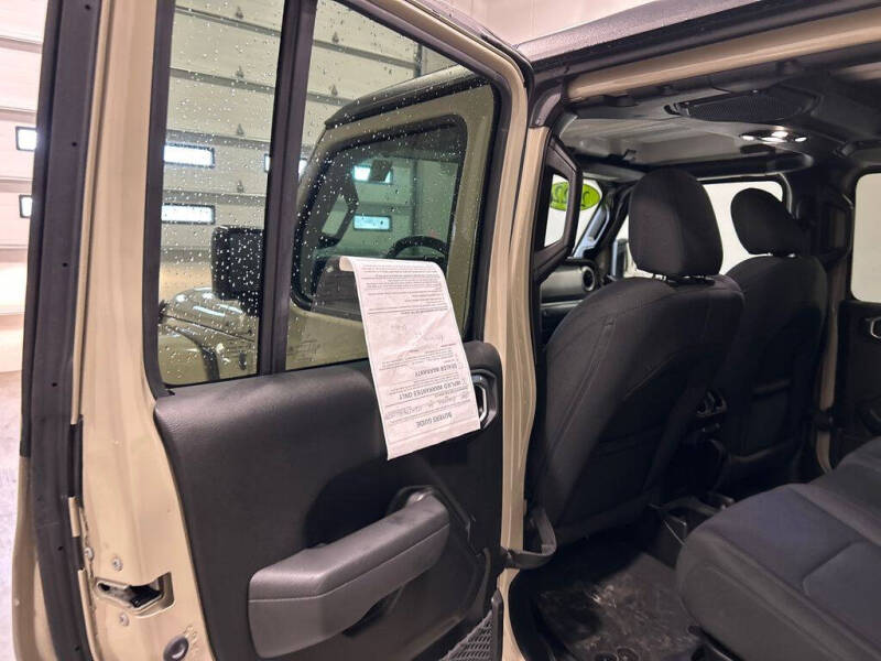 2022 Jeep Gladiator Sport