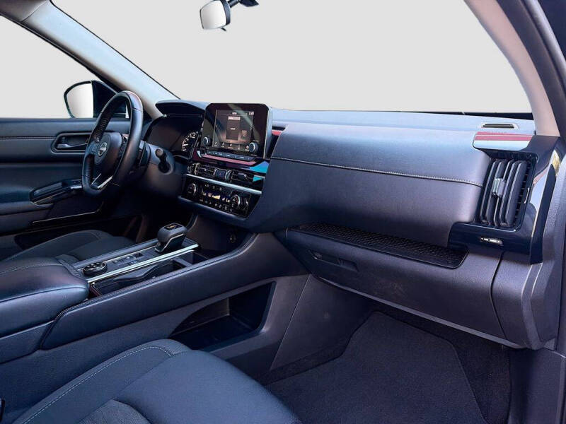 2023 Nissan Pathfinder SV