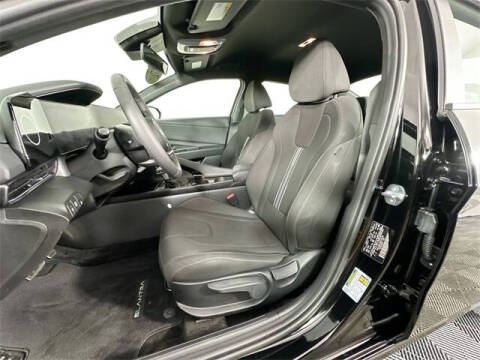 2025 Hyundai Elantra Hybrid SEL Sport