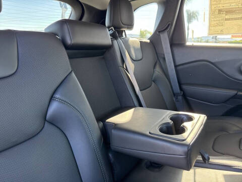 2023 Jeep Cherokee Altitude Lux