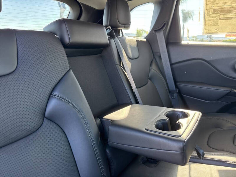 2023 Jeep Cherokee Altitude Lux