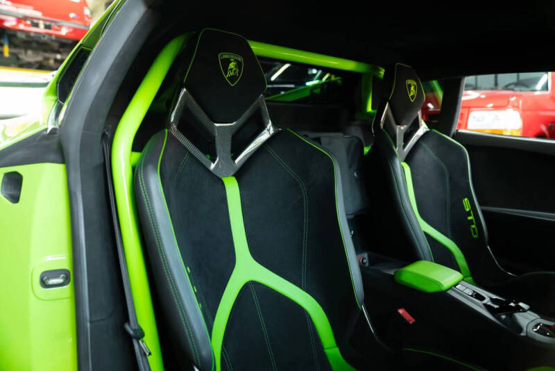 2022 Lamborghini Huracan STO