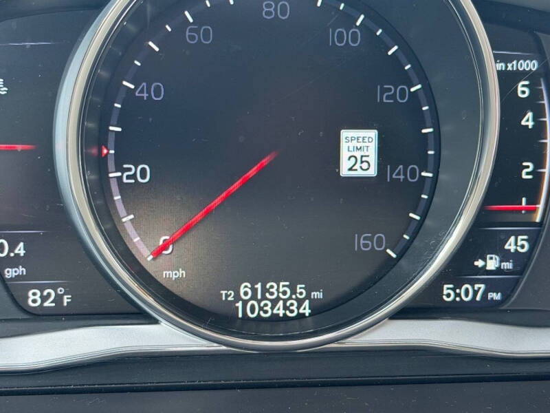 2016 Volvo XC70 T5 Platinum