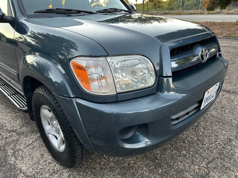 2005 Toyota Sequoia SR5